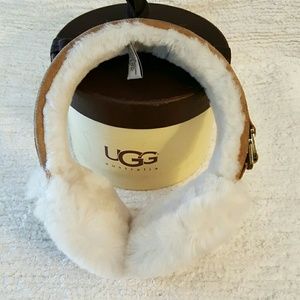NWOT UGG authentic earmuff